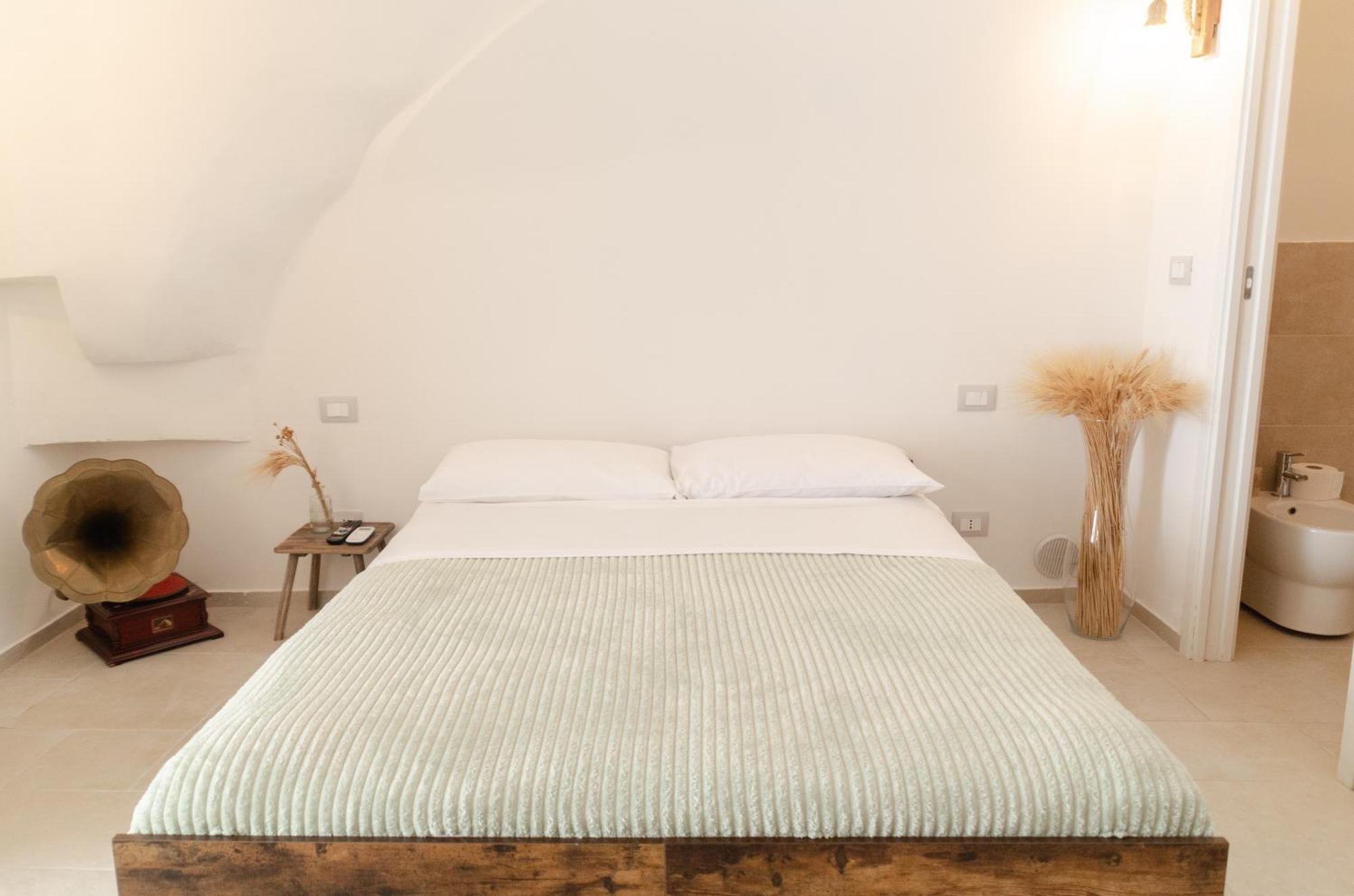 Aca Suite Luxury With Jacuzzi Adelfia Екстериор снимка