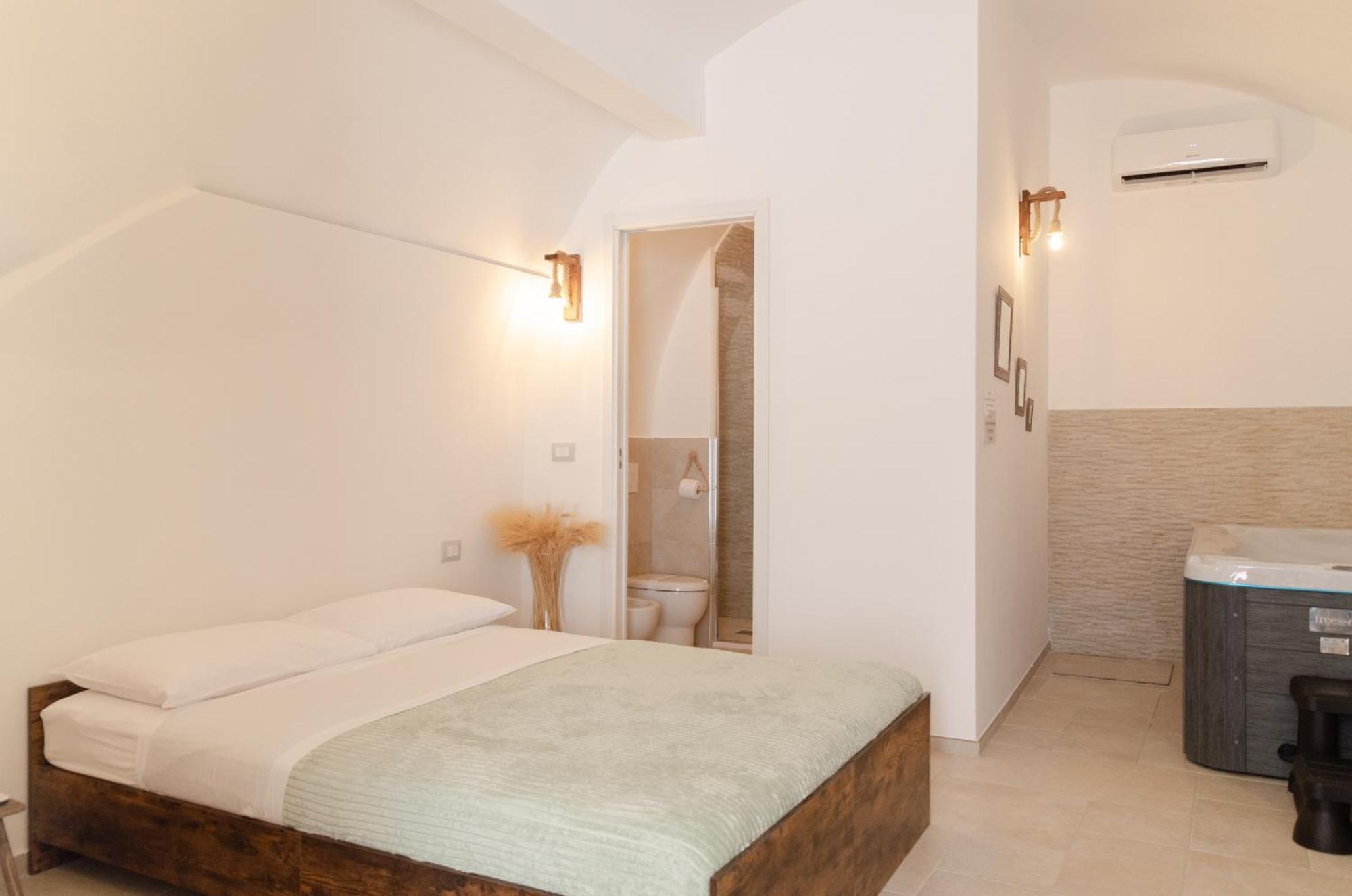 Aca Suite Luxury With Jacuzzi Adelfia Екстериор снимка