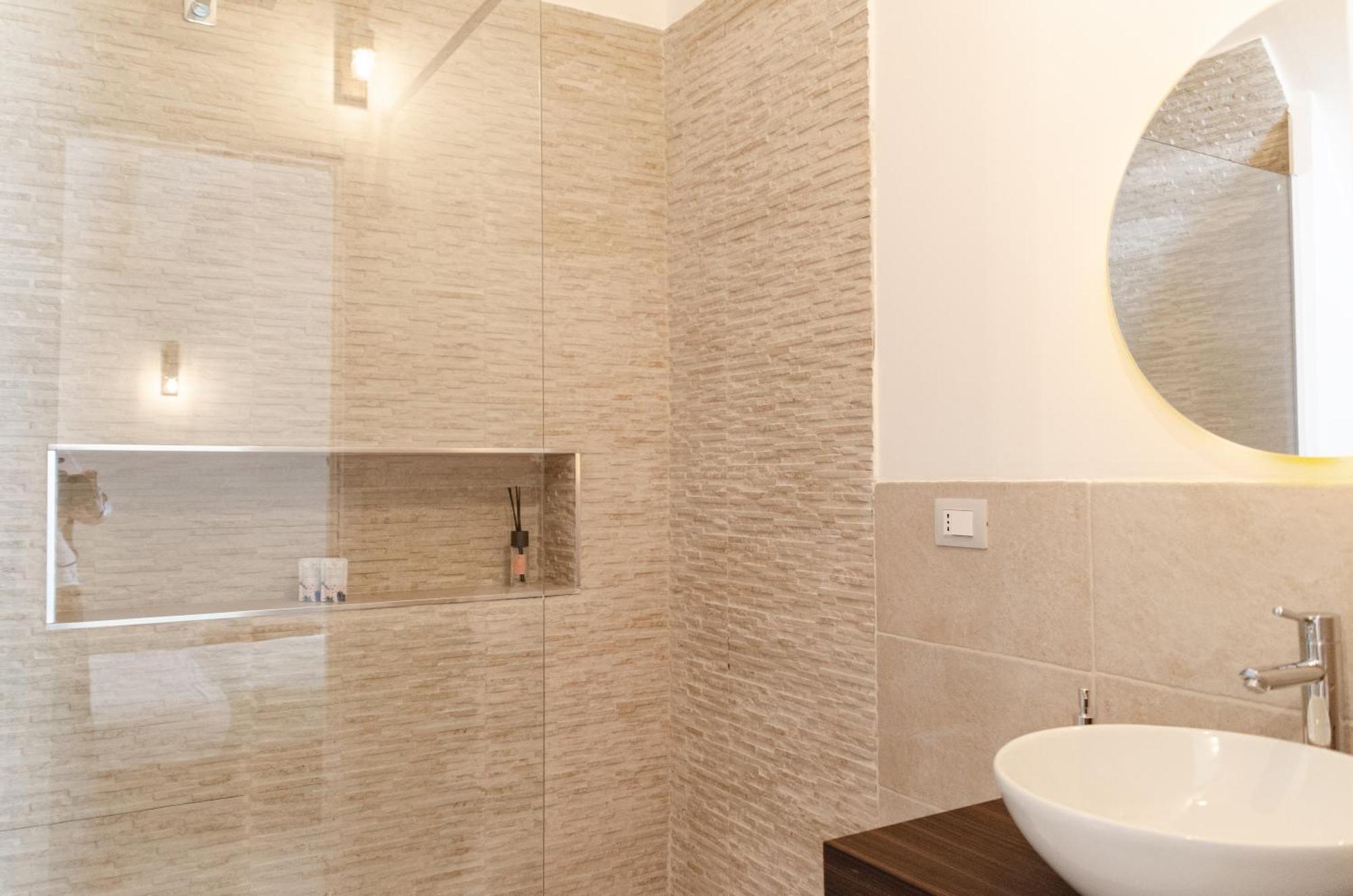 Aca Suite Luxury With Jacuzzi Adelfia Екстериор снимка